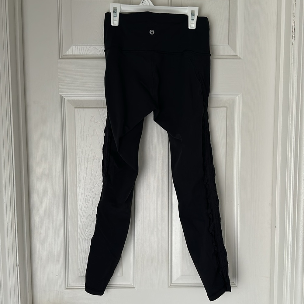 Lululemon size 6 with mesh detailing - Picture 5 of 8